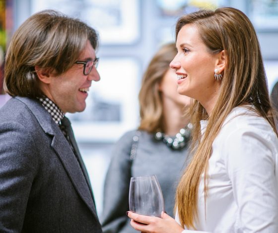 Андрей Малахов, Сергей Лавров и Полина Киценко на открытии выставки Сергея Сапожникова The Drama Machine