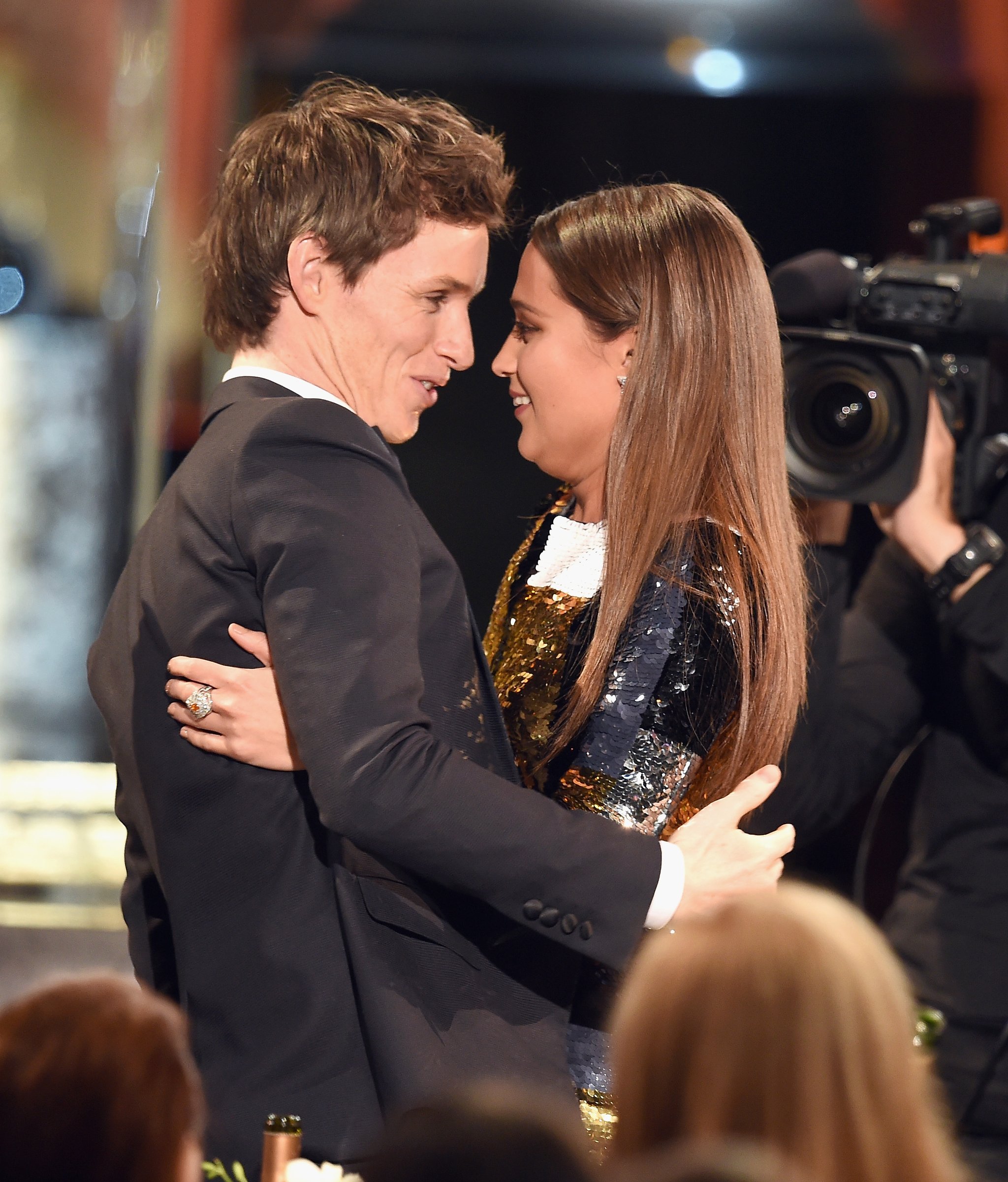 Как же нежно Эдди Редмэйн смотрит на Алисию Викандер