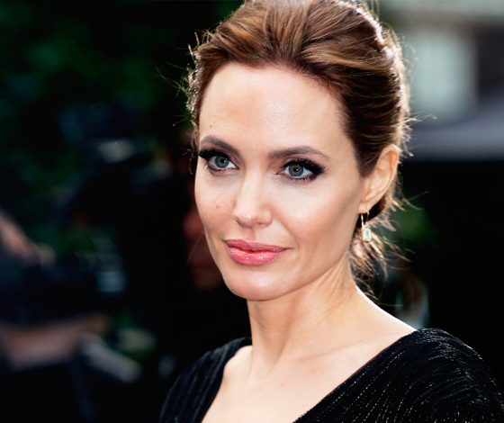 Вот это мама! Анджелина Джоли скупила полмагазина игрушек