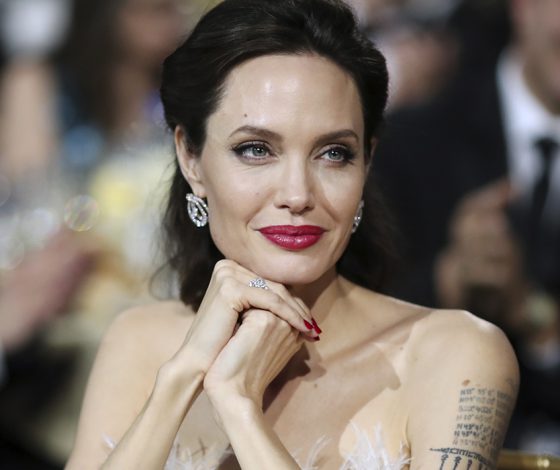 Как Анджелина Джоли отреагировала на развод Теру и Энистон?