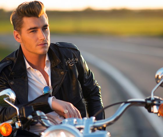 Новая возлюбленная? Алексей Воробьев выложил фото с незнакомкой