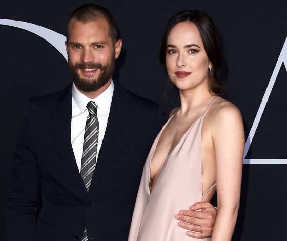 Звезды фильма «Пятьдесят оттенков...» Дакота Джонсон и Джейми Дорнан в Париже 