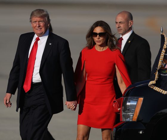 Первый выход вместе Мелании и Дональда Трампа после инаугурации