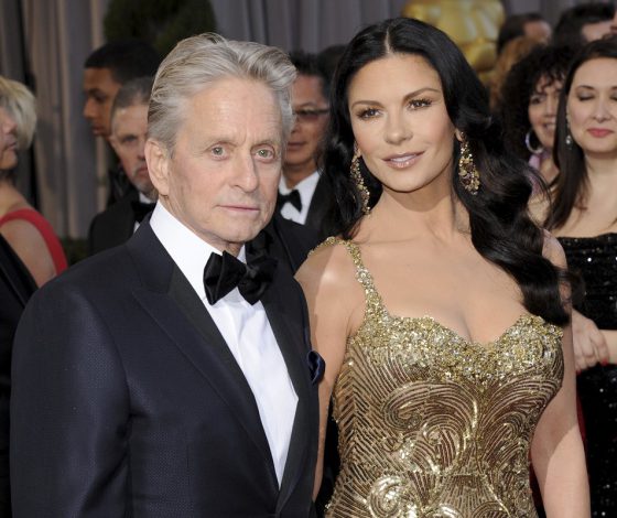 Продолжение последовало: Кэтрин Зета-Джонс защитила мужа от обвинений в домогательствах