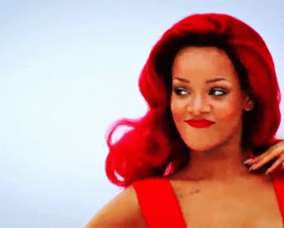 Вот это да: Рианна встала за кассу в своем магазине