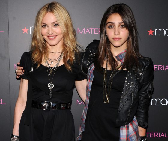 Просто ужас! Дочка Мадонны снова «похвасталась» небритыми подмышками