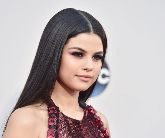 По стопам Анджелины Джоли: Селена Гомес встретилась со студентами из Лос-Анджелеса