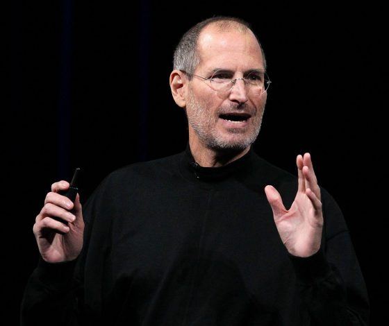 Дочь Стива Джобса встречается с певцом и другом Кардашьян