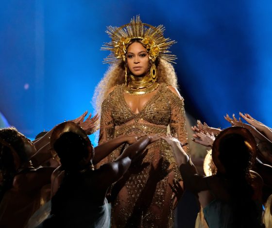 Бейонсе рожает, а мама и сестра не рядом! Или она не рожает?..