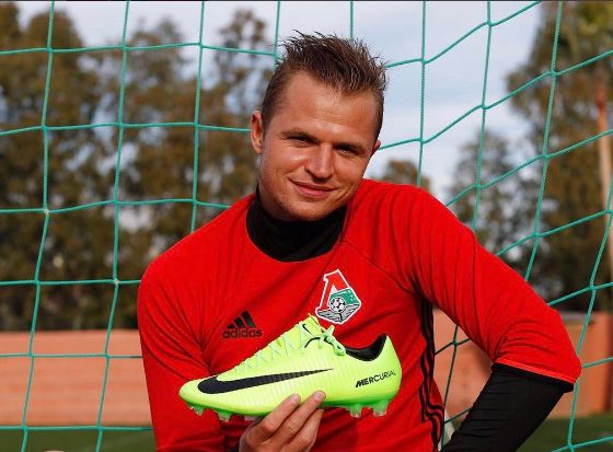 Дмитрий Тарасов не будет участвовать в Чемпионате мира по футболу. Что поют фанаты Бузовой?