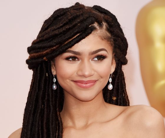 Любимая косметика актрисы и певицы Зендаи. И стоит она меньше 1500 рублей!