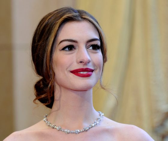 В Сеть слили интимные фото Энн Хэтэуэй. Но пользователи не заинтересовались...