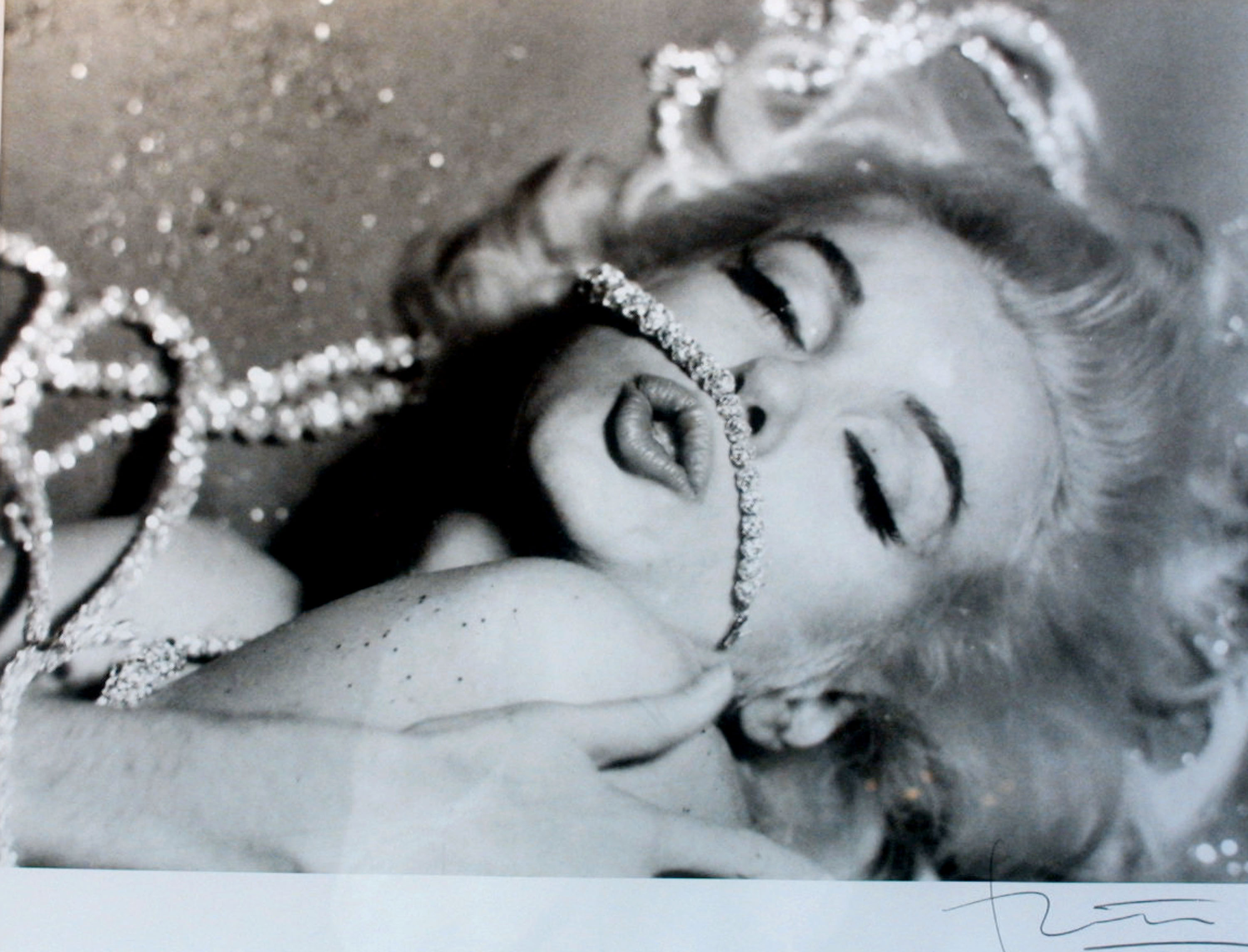 Мэрилин монро тайна жизни. Мэрилин Монро бриллианты. Мэрилин Монро Шанель. Мерлин Монро и ее украшения. Marilyn Monroe 1962.
