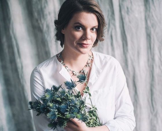 Воспитываю троих детей одна: рассказываем, как сейчас живет поэтесса Вера Полозкова