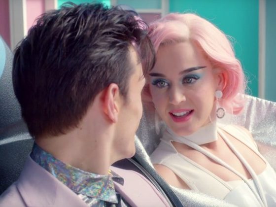 Розовые волосы, сахарная вата и парк аттракционов: новое видео Кэти Перри покорило Сеть