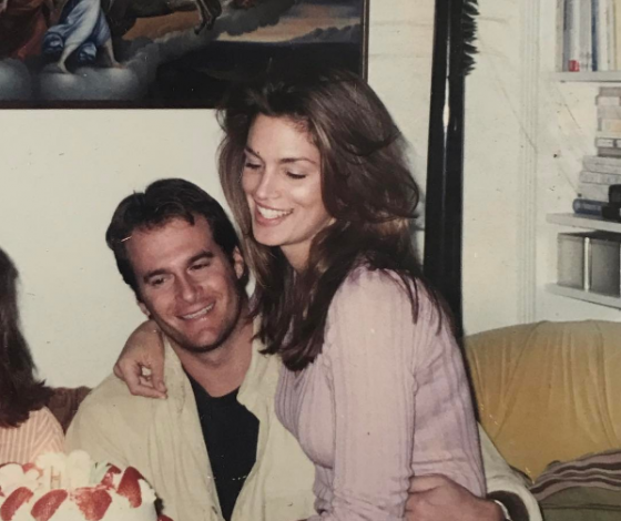 51 год: Синди ягодка опять!