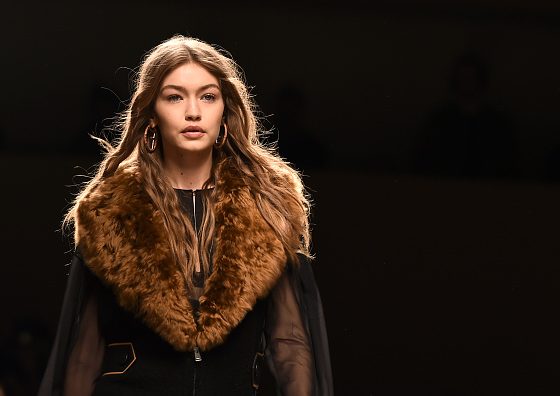 Джиджи и Белла Хадид, Кендалл Дженнер и другие звезды на показах второго дня Недели моды в Милане