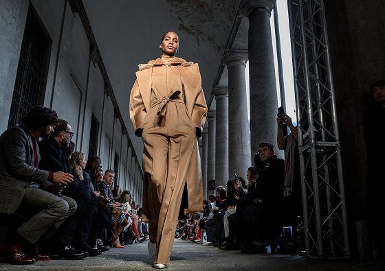 Показ Max Mara здесь!