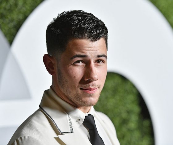 Мы ждали! Ник Джонас прокомментировал свой портрет на футболке Джастина Бибера