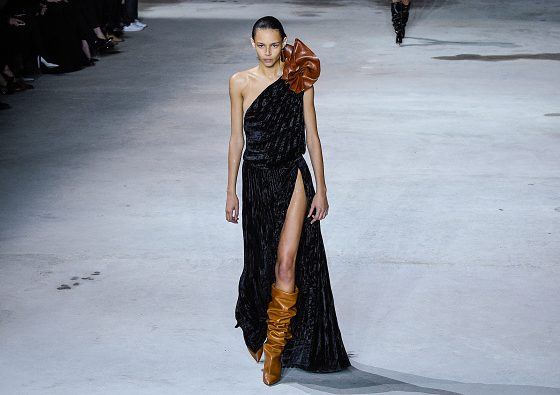 Показ Saint Laurent здесь!