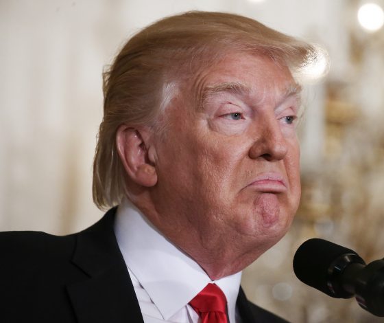 Думаем-гадаем, почему же Трамп не захотел пожать руку Меркель?