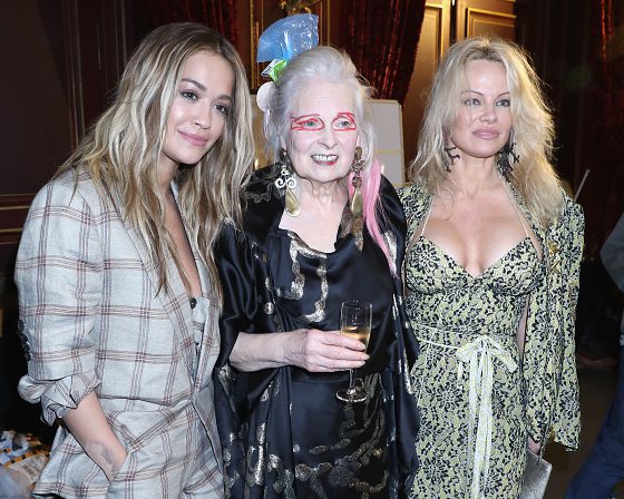 Рита Ора, Памела Андерсон и Кристиан Лубутен на показе Vivienne Westwood в Париже