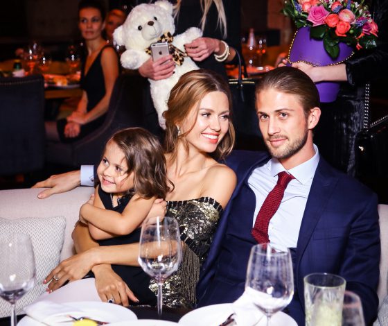 Бывший Бони должен был содержать ее до появления любовника