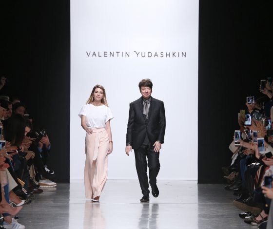 Показ Valentin Yudashkin здесь!