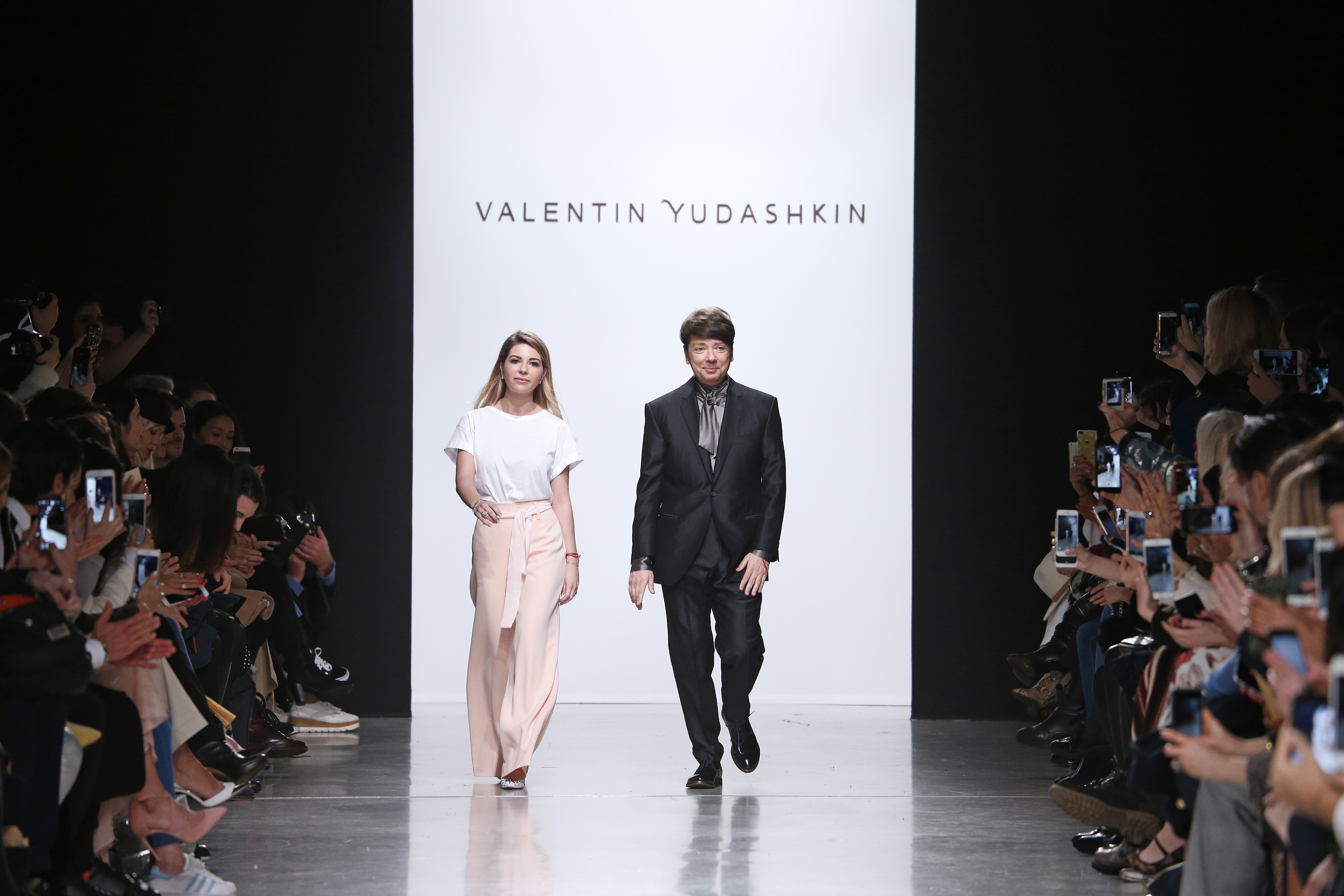 Модель на неделю моды. Valentin Yudashkin неделя моды в Париже.