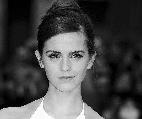 Что происходит? Феминистки поддерживают Эмму Уотсон с помощью бикини