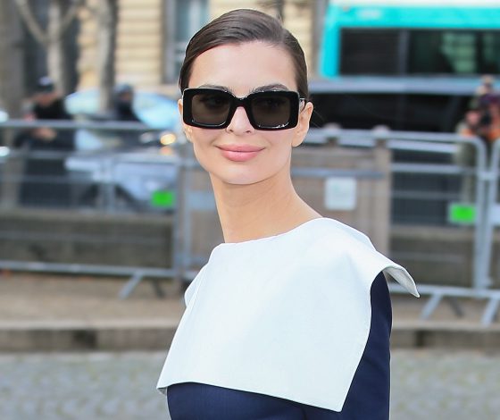 Эмили Ратаковски, Елена Перминова и Мэйси Уильямс на показе Miu Miu в Париже