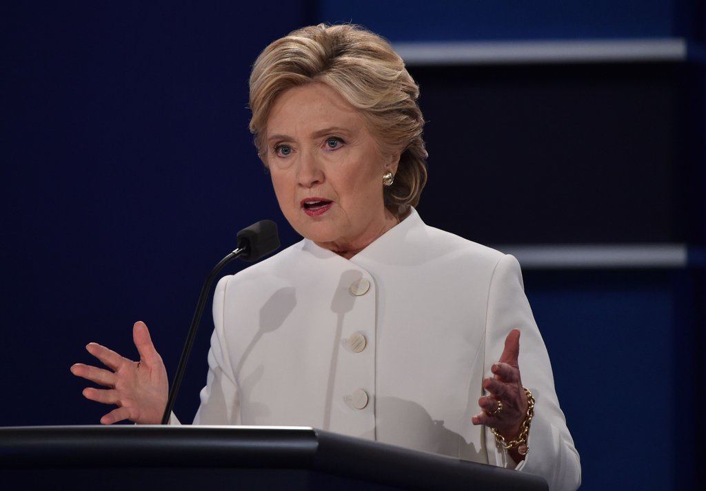 why-hillary-clinton-wearing-white-suit-debate