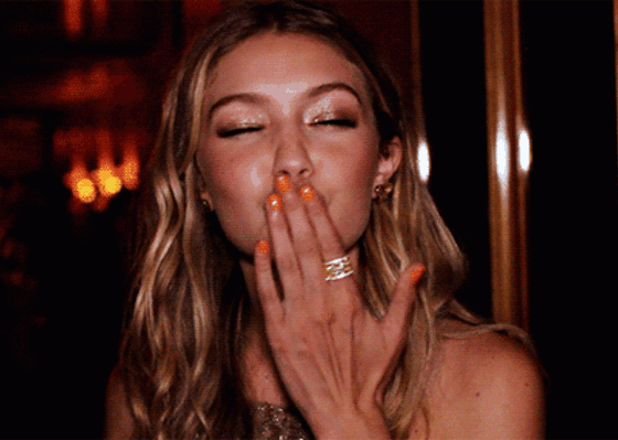 Ты можешь лично поздравить Джиджи Хадид с днем рождения! Мы уже сделали это!