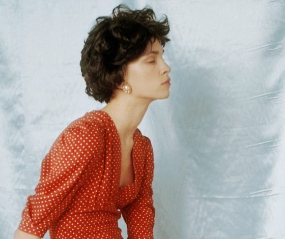 Цветы и рок-н-ролл: лукбук Loom Moscow