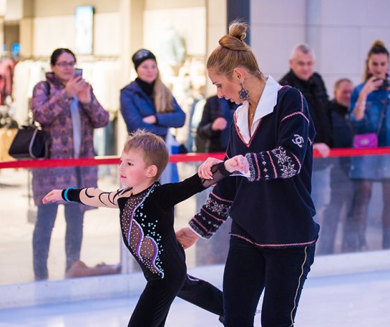 Татьяна Навка научила кататься на коньках посетителей Vegas Крокус Сити