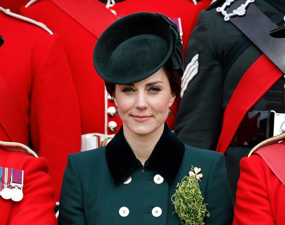 Королевское путешествие: все наряды Кейт Миддлтон за выходные