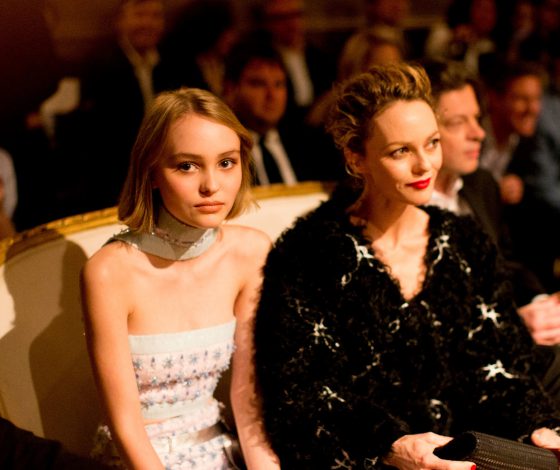 Как две капли: Лили-Роуз Депп носит платья мамы