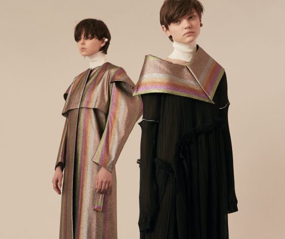 Строгий минимализм и ювелирные броши: лукбук LITKOVSKAYA