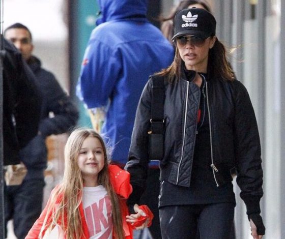 Виктория Бекхэм в лосинах и кроссовках Yeezy! Вот уж точно шок дня!