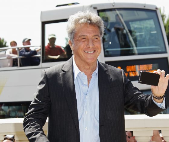 Подруга дочери Дастина Хоффмана обвинила его в приставаниях