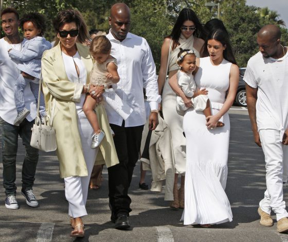 Не смогли сдержать слез: реакция семейства Кардашьян на беременность Кайли Дженнер