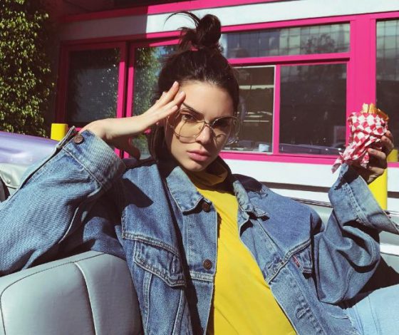Эти очки носят Эмили Ратаковски и Кендалл Дженнер. Где их взять?