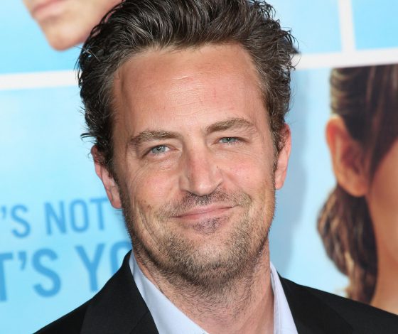 «Остались друзьями»: звезда «Друзей» Мэттью Перри расстался с молодой возлюбленной