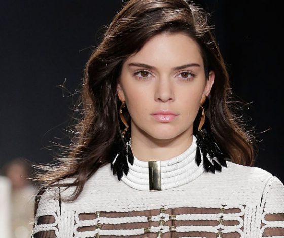 Авада-Кедавра: Кендалл Дженнер вышла в невидимых штанах!