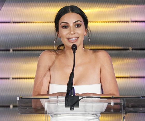 Ким Кардашьян в свадебном платье: что бы это могло значить?