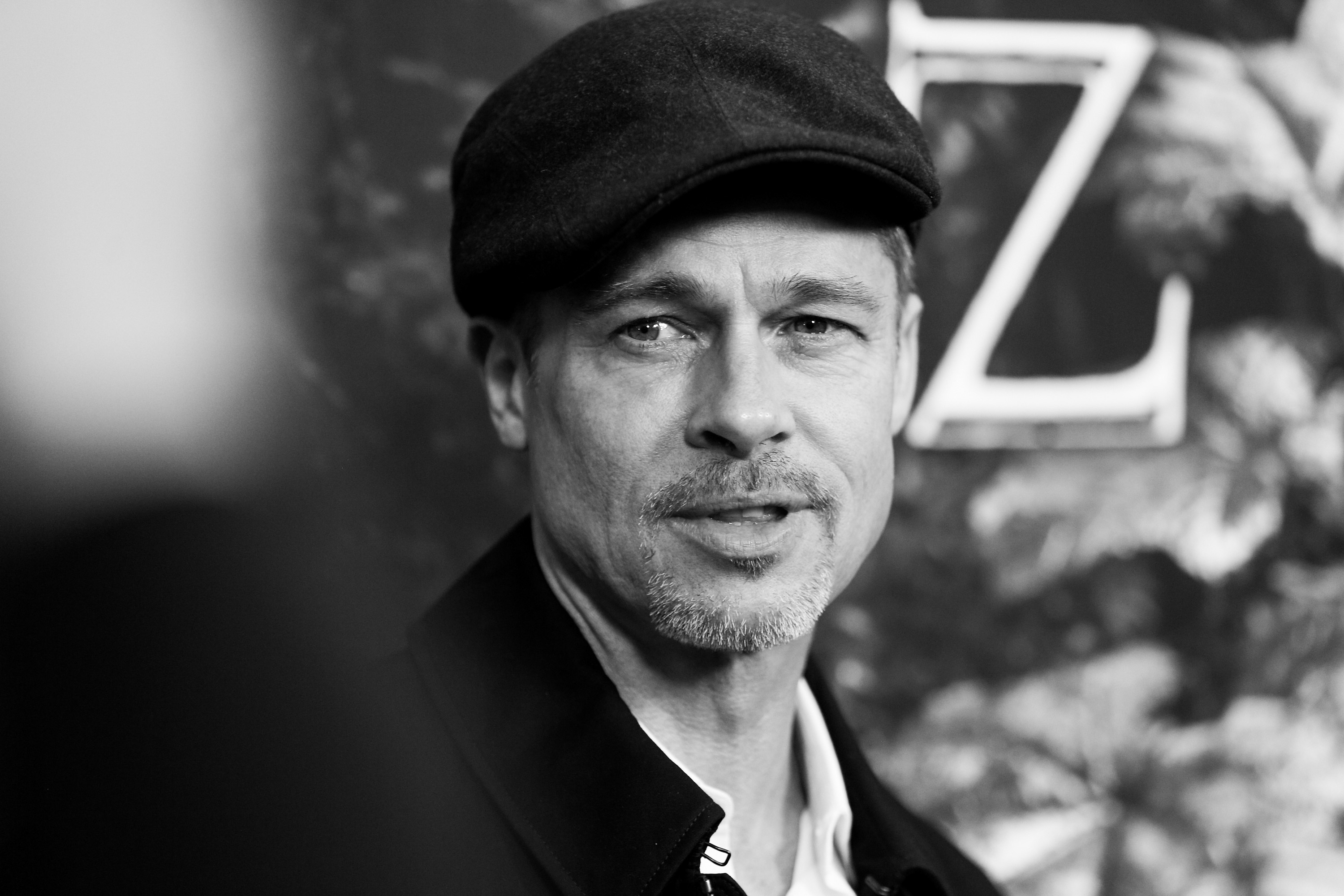 Brad pitt. Брэд Питт. Брэд Питт в кепке. Брэд Питт 2005. Брэд Питт 2015.