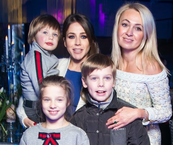 Валерия, Яна Рудковская, Юлия Барановская и Елена Перминова на открытии академии фигурного катания Евгения Плющенко