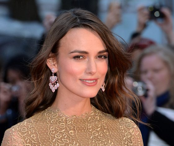 Пора в отпуск: какие бьюти-продукты берут в путешествие звезды