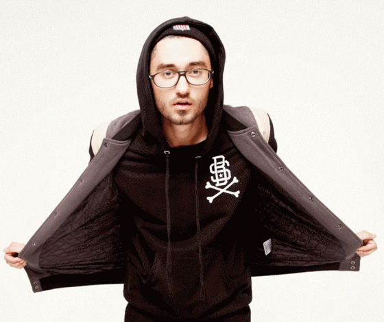 Планы на выходные 8-9 апреля: фестиваль йоги в «Цветном», лекция о Valentino и забег «Апрель»