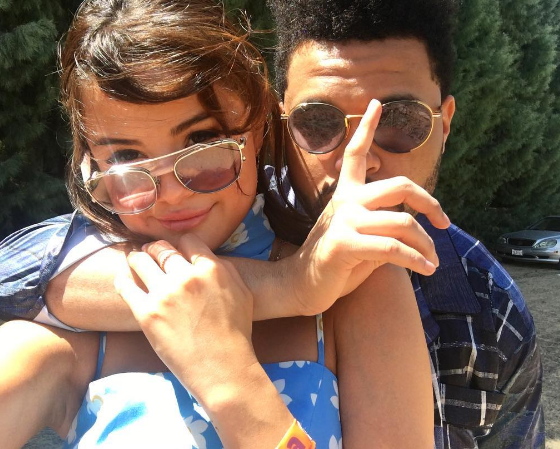 Все по парам! Селена Гомес с The Weeknd, Синди Кроуфорд с Рэнди Гербером и другие звёздные пары на Коачелле